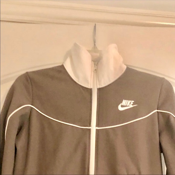 🍃Pick 3/$21- Nike Track Jacket in a Taupe Color with White Accents- Size Small - Picture 4 of 5